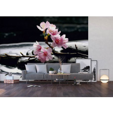 Eine Fototapete mit Zen-Steinen und Kirschblüten in einem Wohnzimmer mit Vliestapete.
