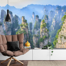 Eine Fototapete mit hoch aufragenden Felsformationen und üppigen Wäldern im Zhangjiajie National Forest Park.