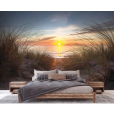 Eine Strandfototapete mit einem beruhigenden Sonnenuntergang, perfekt für ein Schlafzimmer.