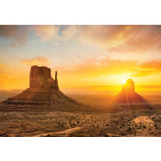 Fototapete eines Sonnenuntergangs in der Wüste von Arizona, mit dramatischen Felsen.