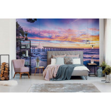 Eine Fototapete, die einen bezaubernden Sonnenuntergang über dem Meer zeigt, ideal für ein Schlafzimmer.