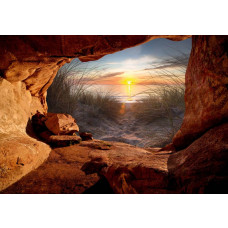 Fototapete von einer Sonnenuntergangs-Serenade, gesehen aus einer Höhle mit Blick auf das Meer und den Strand.