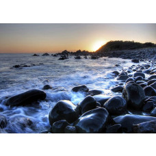 Fototapete Sonnenaufgang am Kieselstrand von Forster Zee.