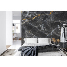 Eine Fototapete mit einer eleganten schwarzen Marmorwand in einem Schlafzimmer.