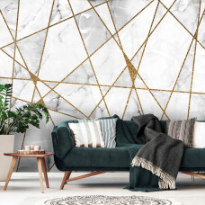 Eine elegante Marmor-Fototapete in Gold und industriellem Design, ideal für ein Wohnzimmer.