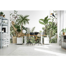 Eine Fototapete mit Safaritieren und tropischen Pflanzen in einem abenteuerlichen Kinderzimmer.