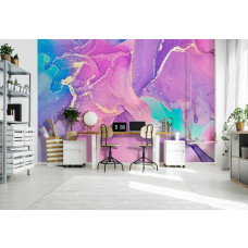 Eine Vliestapete mit rosa und goldenen Marmormustern, perfekt für ein elegantes Büro.