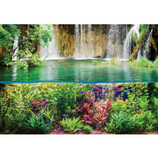 Fototapete mit einem Wasserfall in einem tropischen Regenwald, bei der der 3D-Effekt eine beeindruckende Tiefe erzeugt.