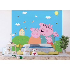 Ein Kinderzimmer mit einer Fototapete von Peppa Pig, George, Papa Pig und Mama Pig, die lächelnd vor ihrem Haus stehen, umgeben von niedlichen Entenküken, summenden Bienen und flatternden Schmetterlingen unter einer strahlenden Sonne.