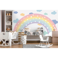 Eine verspielte Regenbogentapete mit Wolken und einem verträumten Design, geeignet für verschiedene Räume.