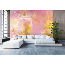 Eine Fototapete in rosa und goldenem Marmor mit einem raffinierten Look, ideal für ein Wohnzimmer.
