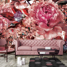 Eine Fototapete im Gemäldestil mit Blumen in rotem Kunststil, zu sehen im Schlafzimmer und Wohnzimmer.