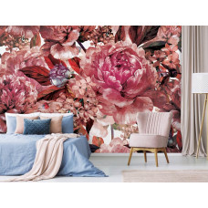 Eine romantische Fototapete mit gemalten Blumen in rotem Kunststil, zu sehen im Wohnzimmer.