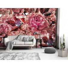 Eine Fototapete mit gemalten Blumen in rotem Kunststil, zu sehen im Wohnzimmer.