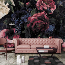 Eine Vintage-Fototapete mit Blumen im Malstil mit Rosen, gesehen im Wohnzimmer.