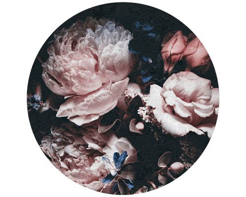 Ein Blumenstrauß in leuchtenden Farben, der auf einem kreisförmigen Tapetenkreis einen eleganten Akzent setzt.