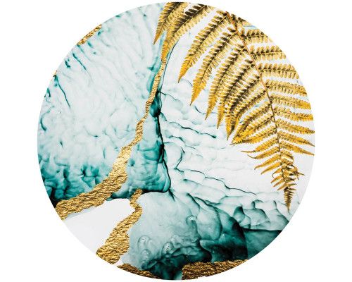 Luxuriöse Marmortapete Kreis mit goldenen Farnen vor einem dezenten Hintergrund.