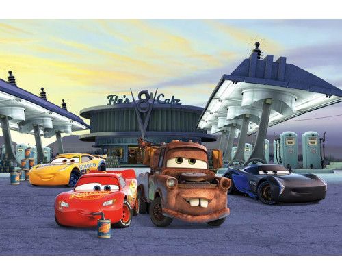 Disney Cars Tankstelle Fototapete mit kultigen Szenen der Tankstelle aus dem Film, ideal für ein abenteuerliches Zimmer.