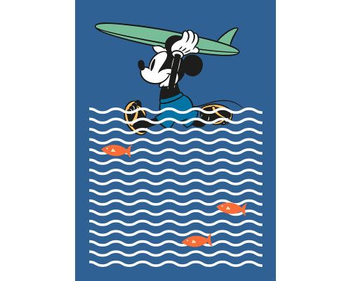 Mickey Mouse beim Surfen in einer lustigen Szene, ideal für das Kinderzimmer.