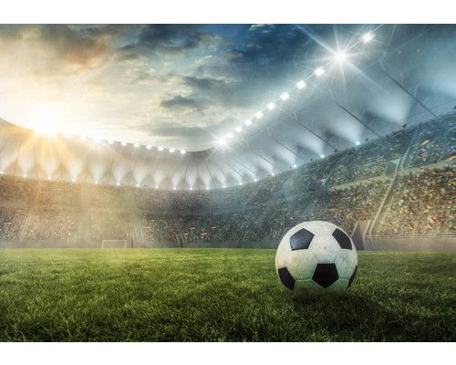 Kindertapete mit einem Fußball in einem großen Stadion, in dem junge Fußballfans mitfiebern können.