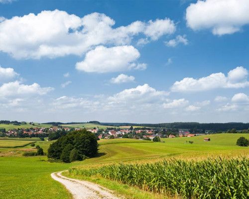 Bayern Landschaft Fototapete, mit einem malerischen Blick auf die bayerischen Berge.