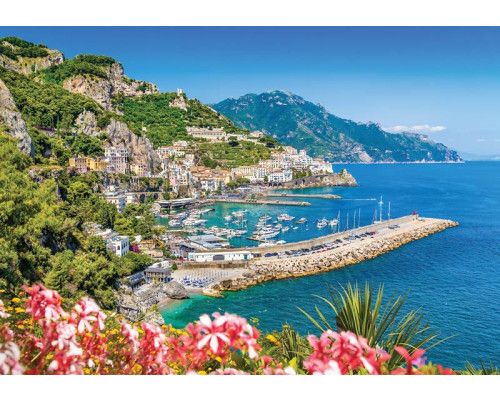 Fototapete von Bergdörfern an der Küste, mit Blick auf das Meer und die Berge.