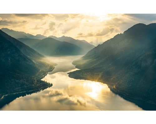 Alpine Berglandschaft Fototapete mit einem majestätischen Blick auf die Alpen.