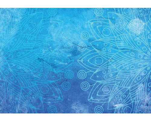 Blaues Mandala in symmetrischem Muster und abstraktem Kunstwerk auf Fototapete.