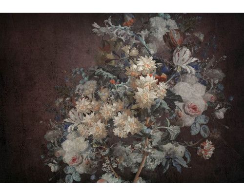 Fotobehang bloemen in oude meesterstijl met witte en roze bloemen tegen een donkere achtergrond.
