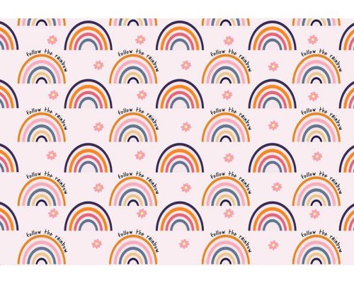 Fototapete mit einem Muster aus Regenbögen in sanften Tönen und dem Text 'Follow the Rainbow' darüber.