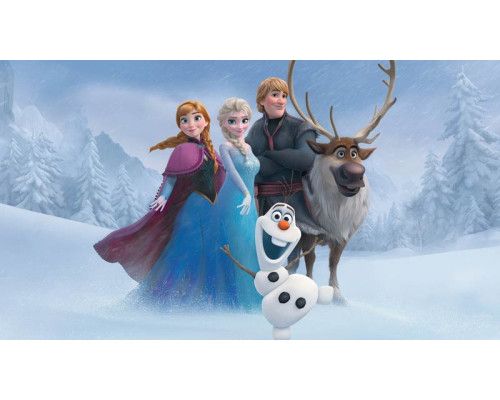 Fototapete Die Eiskönigin mit Anna, Elsa, Kristoff, Sven und Olaf in einer Winterlandschaft.