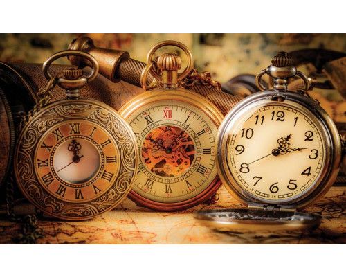 Fototapete mit goldenen Taschenuhren, mit einem klassischen und zeitlosen Look.