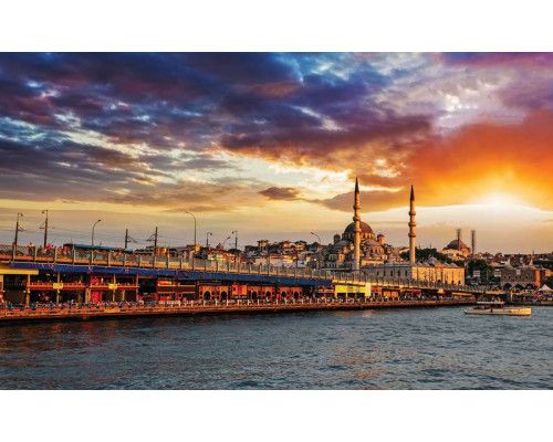 Fototapete mit der Skyline von Istanbul, mit Moscheen und hohen Gebäuden.