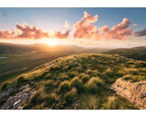 Fototapete mit einer Berglandschaft in Irland, ideal für ein beruhigendes Zimmer.