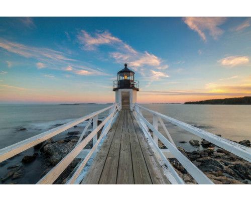 Fototapete des Leuchtturms von Marshall Point, mit dem malerischen Hafen von Port Clyde Harbor und dem Meer im Hintergrund.