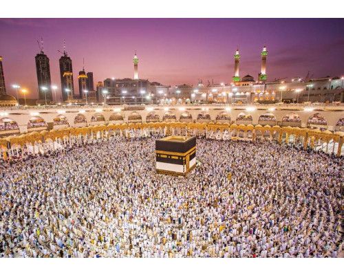 Fototapete von muslimischen Pilgern beim Tawaaf um die Kaaba in Mekka während der Hadsch, gerendert auf Vliestapete.