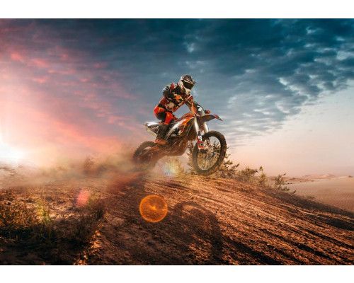 Motocross-Fototapete mit einem Motocross-Fahrer in der Wüste, dynamisch und abenteuerlich.