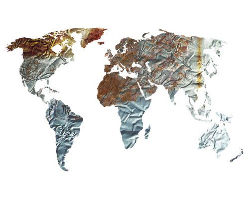 Fototapete einer alten Weltkarte mit rostigen Metalldetails, Vintage-Stil.