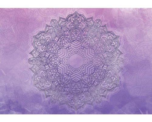 Lila Mandala auf Fototapete in violetten Tönen, im Stil der abstrakten Kunst.