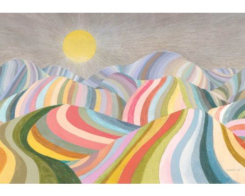 Fototapete mit einem farbenfrohen Regenbogen über einer malerischen Berglandschaft, mit stimmungsvollen Bergen im Hintergrund.