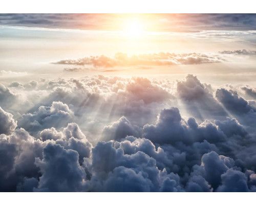 Fototapete mit Wolken, Sonne und Himmel, perfekt für eine frische und luftige Atmosphäre.