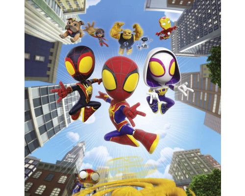 Tapete mit Spidey, Miles Morales und Ghost-Spider, die zwischen hohen Wolkenkratzern durch die Stadt fliegen.