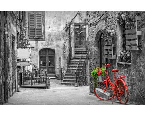Eine Gasse in der Toskana, Italien, mit malerischen Straßen und historischer Architektur, abgebildet auf einer Fototapete.