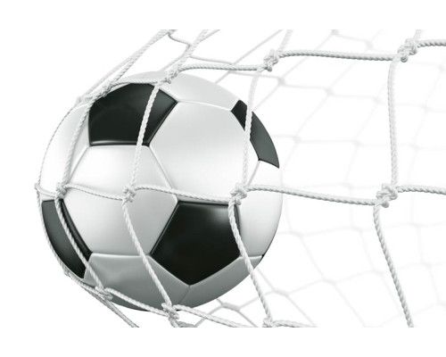 Fototapete eines Fußballs, der im entscheidenden Moment des Spiels kurz vor dem Tor landet.