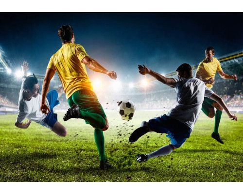 Fußballer in der Hitze des Gefechts auf dem Spielfeld, eingefangen in Aktion mit Stadionbeleuchtung im Hintergrund.