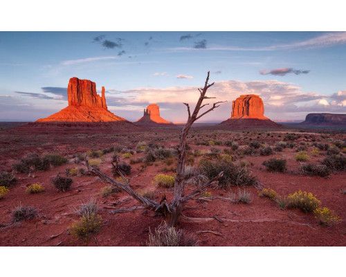 Monument Valley in Arizona, eine ikonische Landschaft des Wilden Westens.