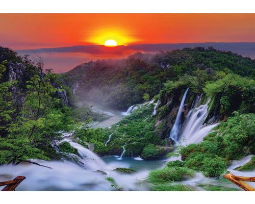 Fototapete von einem Berg Sonnenuntergang mit Wasserfällen und Natur.