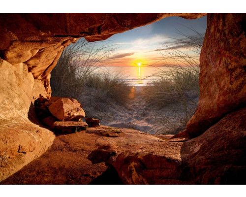 Fototapete einer Sonnenuntergangs-Serenade, gesehen von einer Höhle mit Blick auf das Meer und den Strand.