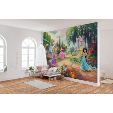 Eine Fototapete mit Disney Prinzessinnen im Kinderzimmer.