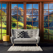 Eine Fototapete mit 3D-Fensteransicht der Alpen in einem gemütlichen Wohnzimmer...
